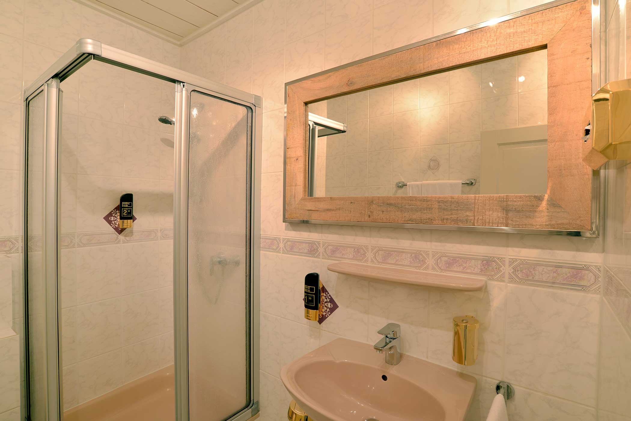 Multi-bed room Hotel Zehnthof in Cochem
